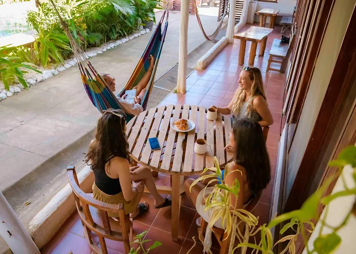 La Botella De Leche Hostel Tamarindo